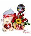 Canasta con flores varias y peluche