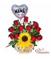 Canasta con flores y globo para Mamá